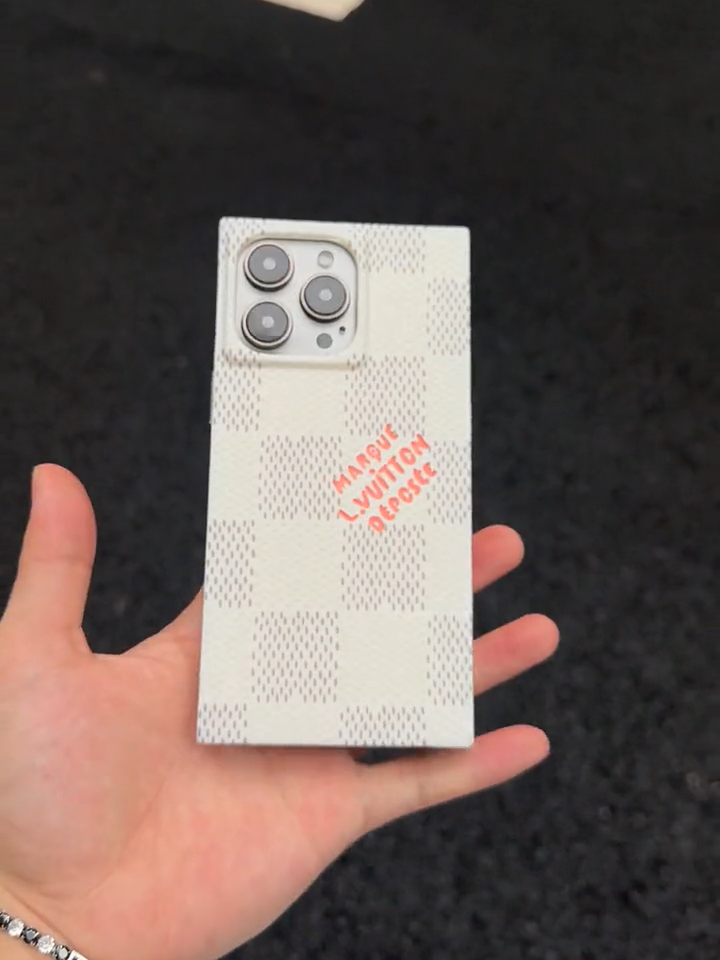 路易威登鐳射標防摔手機殼